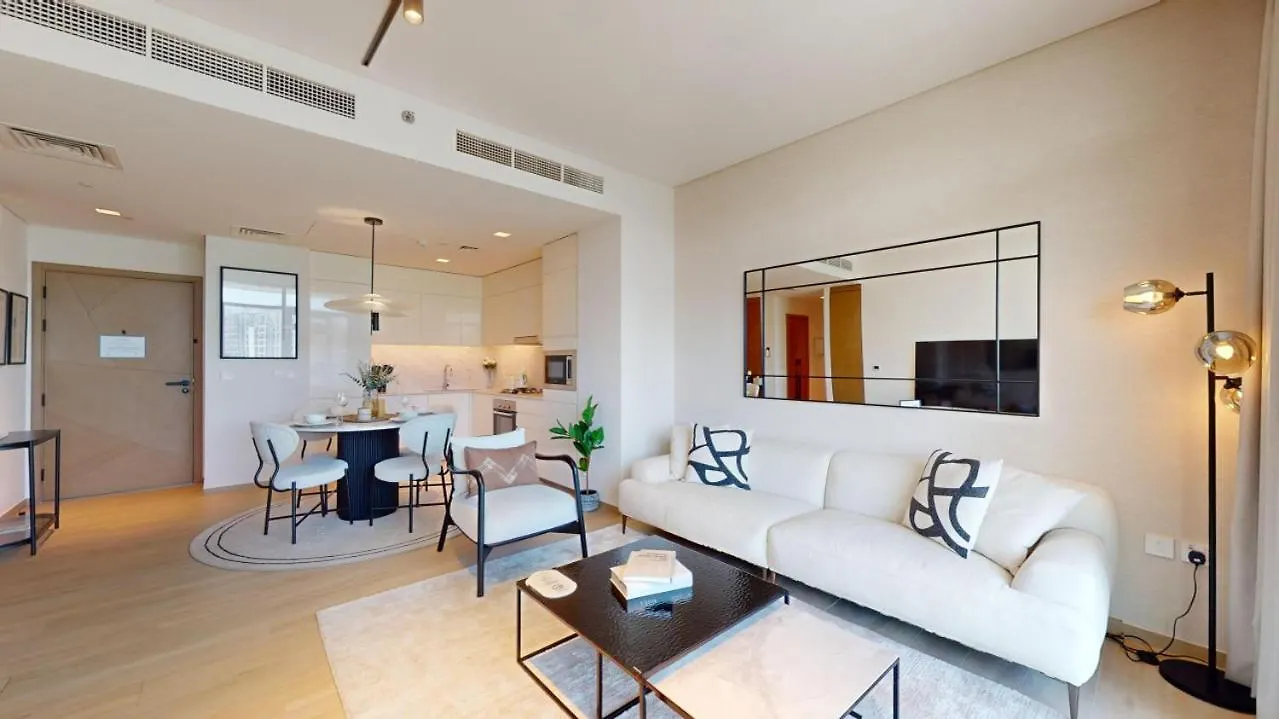 Palace Residence - Chic Two Bed With Creek View Dubai Apartment