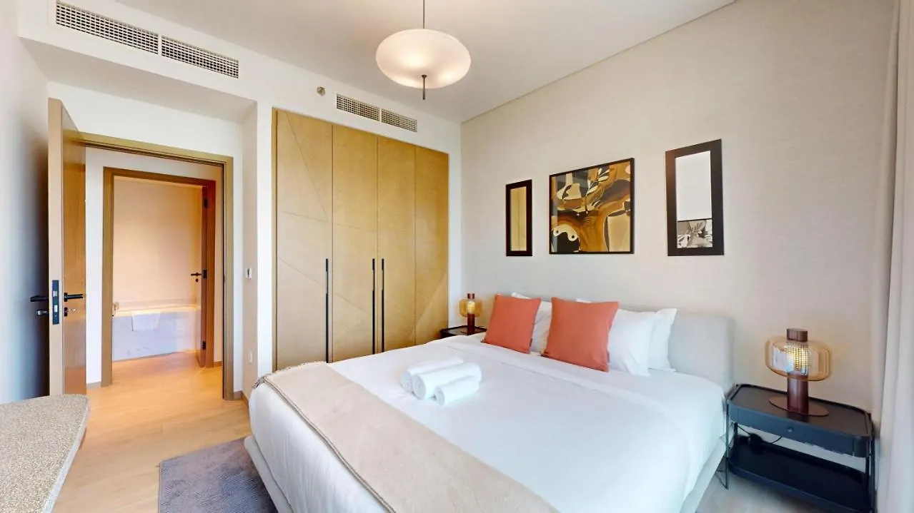 Palace Residence - Chic Two Bed With Creek View Dubai Apartment