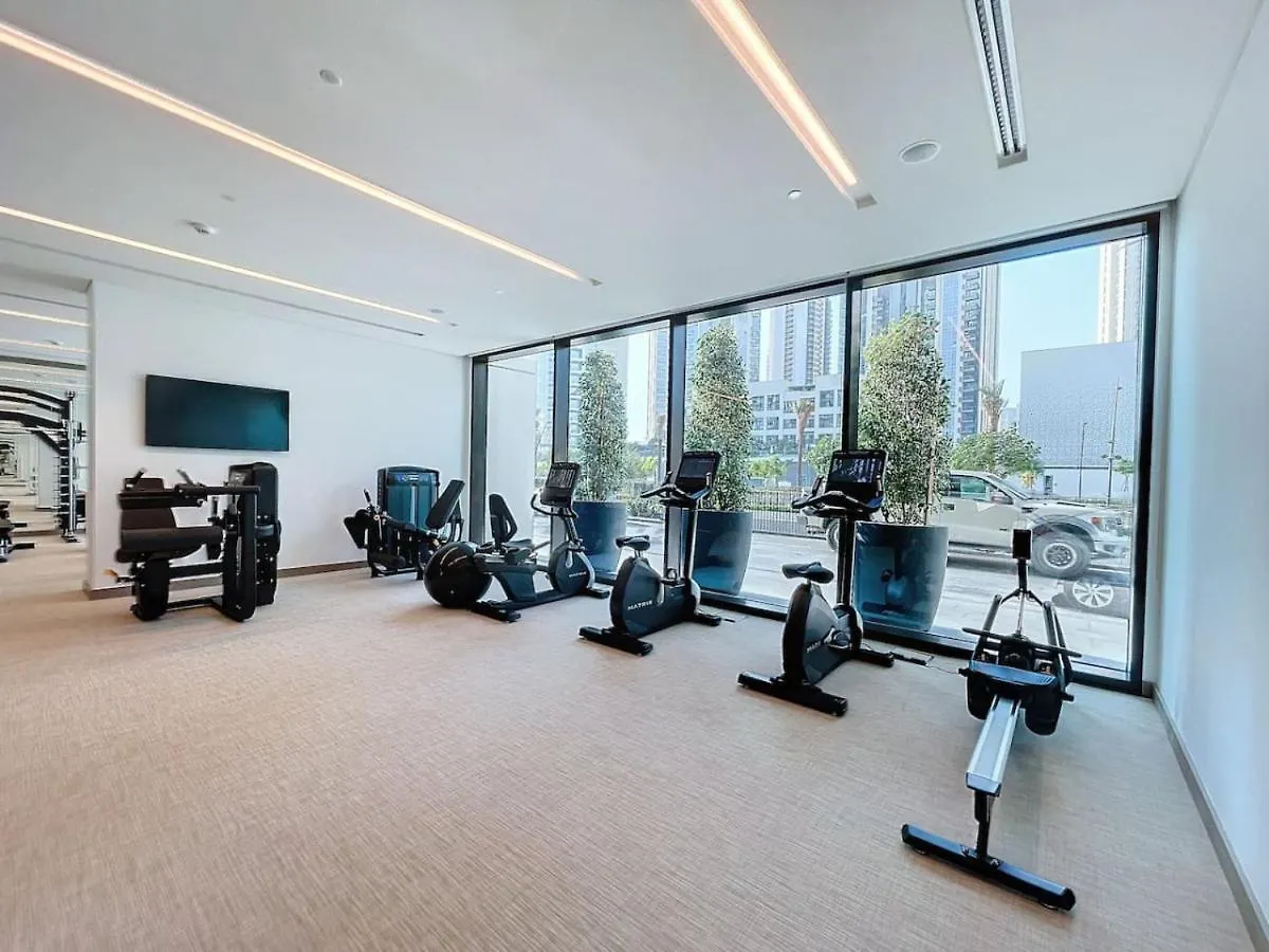 Palace Residence - Chic Two Bed With Creek View Dubai Apartment