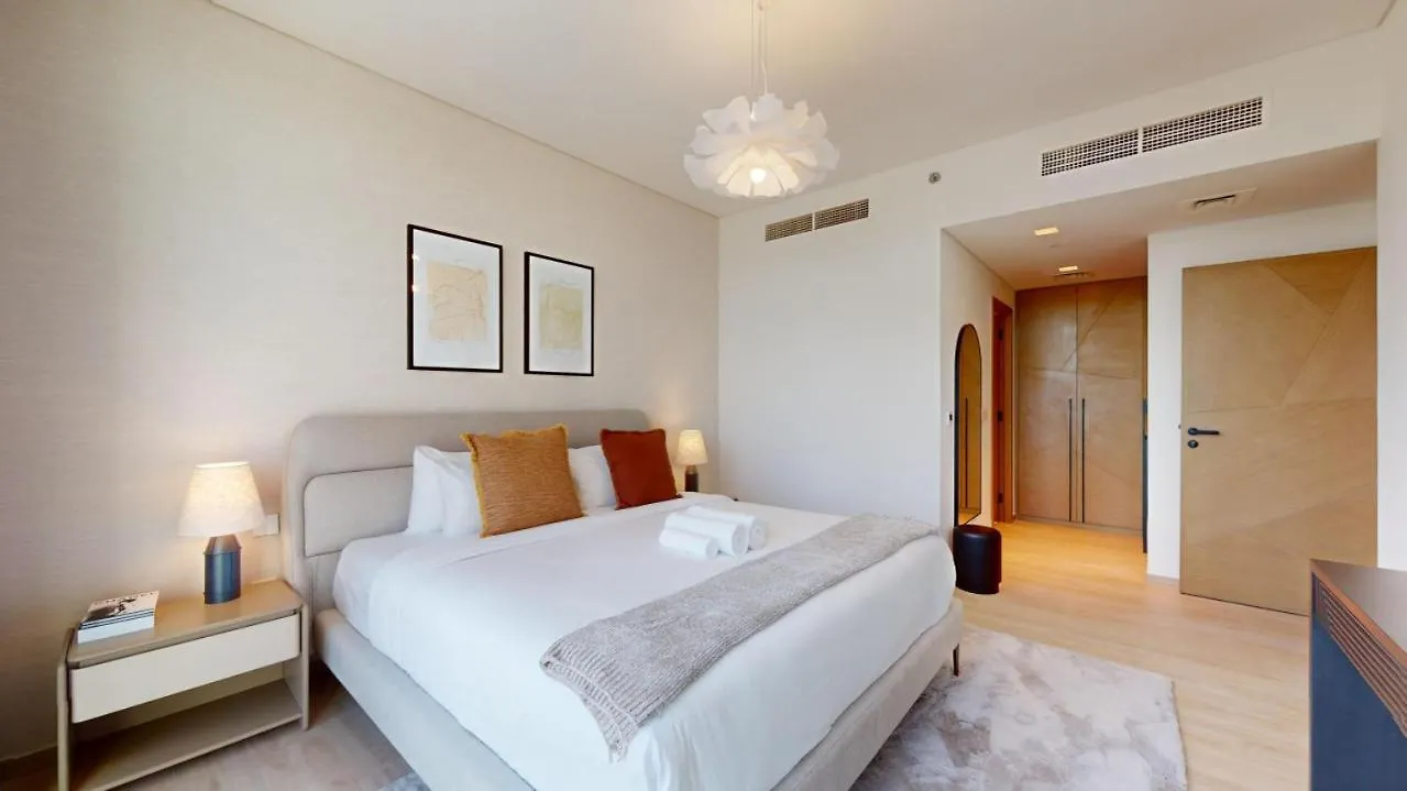 Palace Residence - Chic Two Bed With Creek View Dubai Apartment